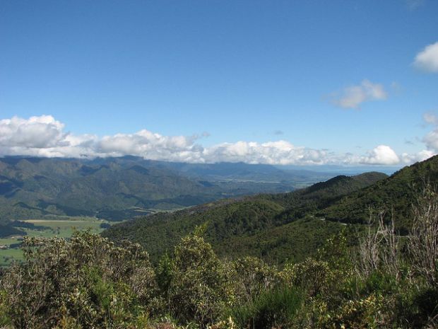 Takaka River Valley Photo by ngsani CC