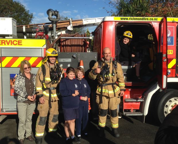 Students explore the Richmond Fire Engine