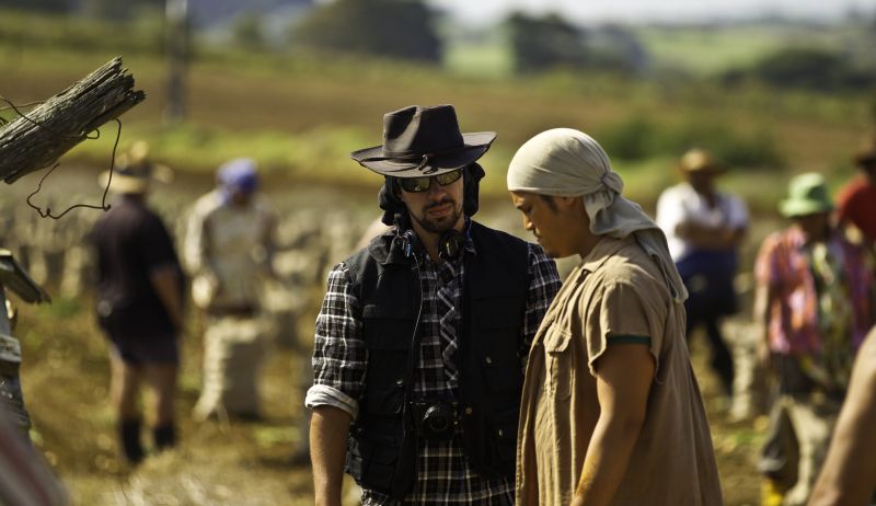 Tearepa Kahi on set with Stan Walker